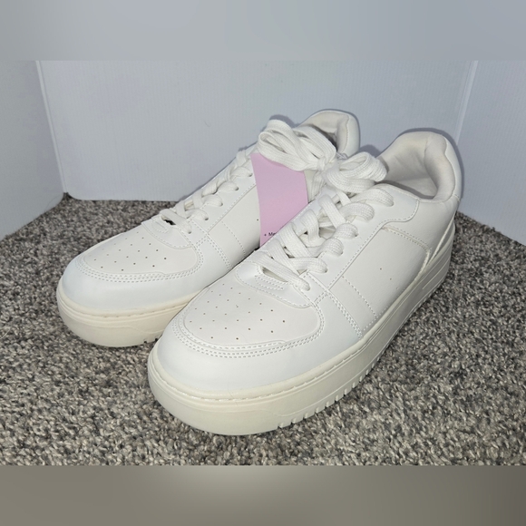 White Athletic Tennis Shoes, Memory Foam, Padded Ankle Collar, Size 11, New - Picture 3 of 12